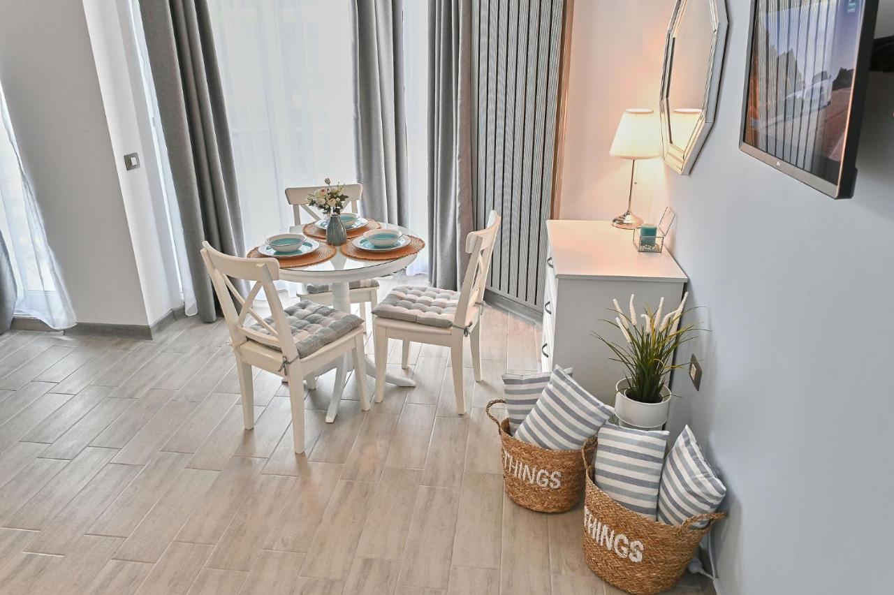 Sea Shore Apartments - Spa N Pools Beach Resort Mamaia Ngoại thất bức ảnh