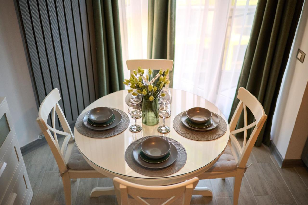 Sea Shore Apartments - Spa N Pools Beach Resort Mamaia Ngoại thất bức ảnh
