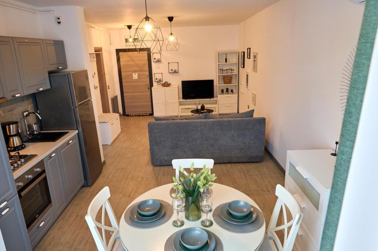 Sea Shore Apartments - Spa N Pools Beach Resort Mamaia Ngoại thất bức ảnh