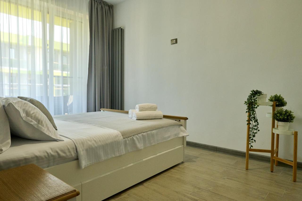 Sea Shore Apartments - Spa N Pools Beach Resort Mamaia Ngoại thất bức ảnh