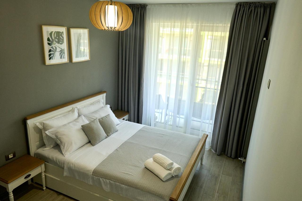 Sea Shore Apartments - Spa N Pools Beach Resort Mamaia Ngoại thất bức ảnh
