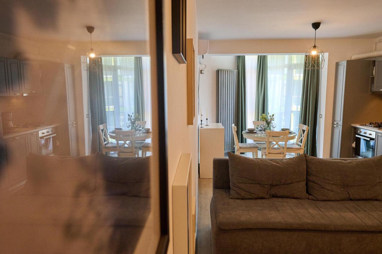 Sea Shore Apartments - Spa N Pools Beach Resort Mamaia Ngoại thất bức ảnh